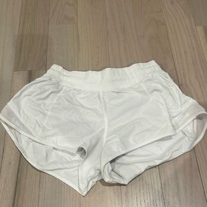 Lululemon Hotty hot low rise short 2.5